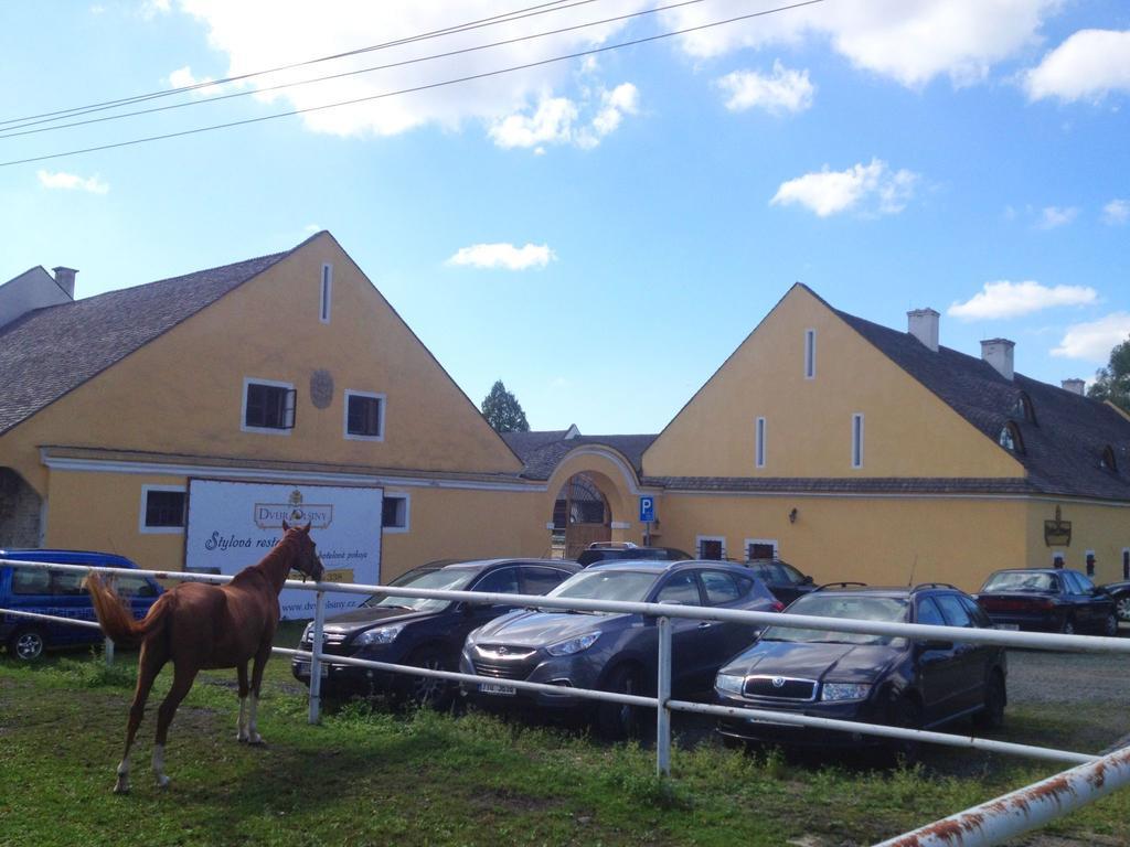 Dvur Olsiny -Hotel And Horse-Riding Karviná Extérieur photo